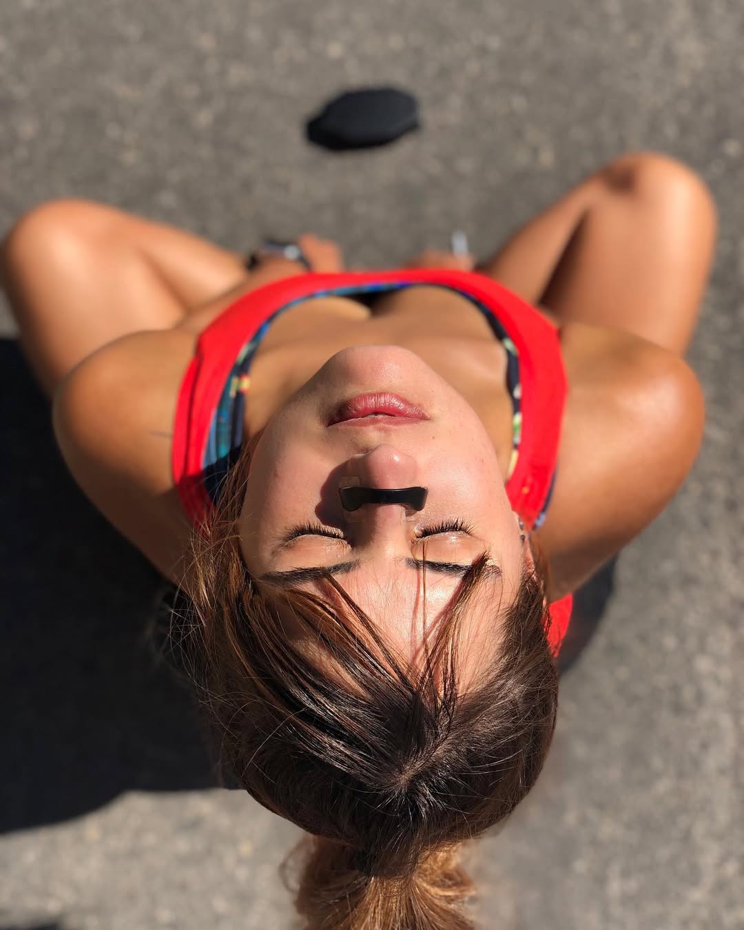 La bande nasale magnétique Flexair™ V2 est conçue pour améliorer votre respiration nasale, augmentant ainsi vos performances sportives et favorisant un sommeil réparateur.